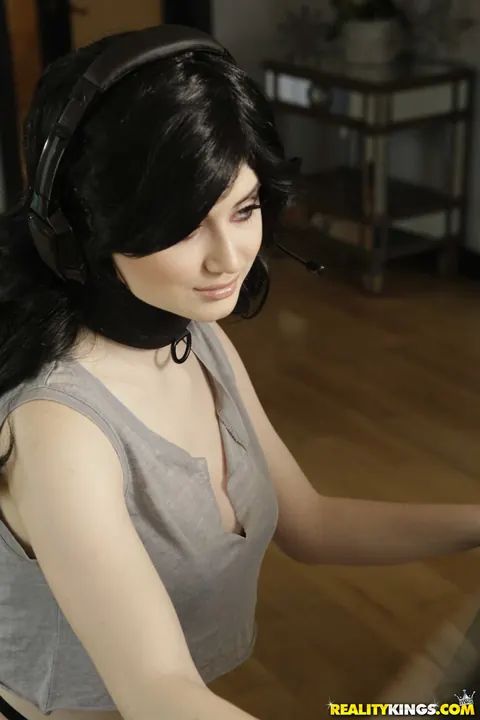 Celestia Vega: Thick Pale Babe Rides Her Partner's Cock and Takes a Cumshot – photo 7 of 21