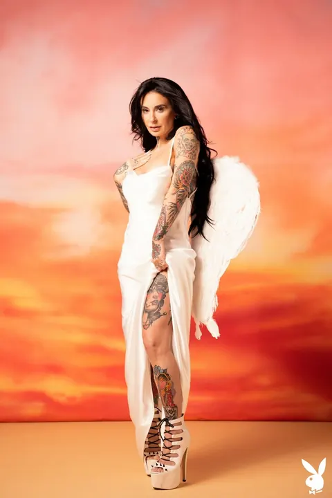Joanna Angel: Tall Brunette Flaunts Her Big Natural Tits and Tattoos – photo 3 of 20