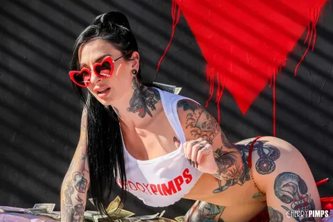Joanna Angel: Tall Brunette MILF in Glasses Poses in Panties – photo 20 of 21