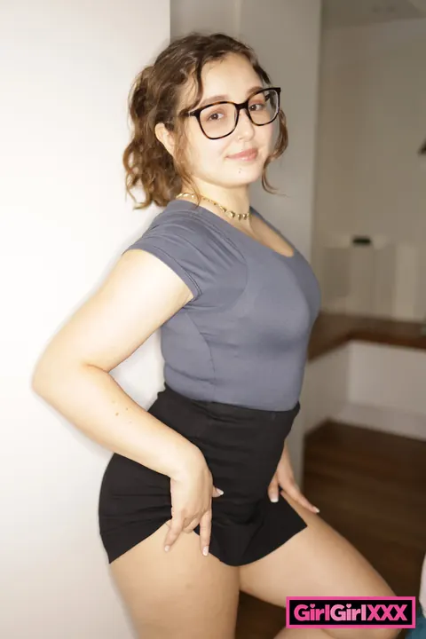 Cassie Del Isla: French MILF and Redhead Undress and Scissor in the Bedroom – photo 1 of 21