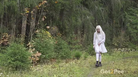 Barbie Lee: Blonde in Boots and Socks Pulls Panties Aside and Spreads Outdoors – photo 1 of 15