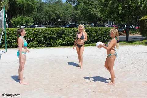 Amber Lynn Bach: Busty Blonde and Brunette in Bikinis Give a Group Handjob – photo 10 of 21