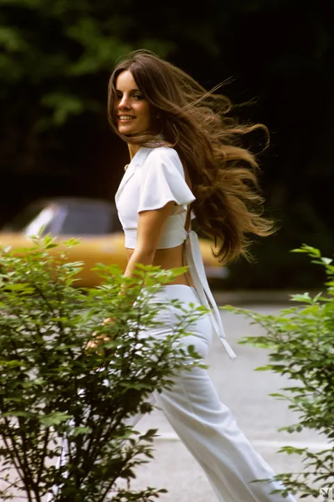 Victoria Cunningham: Mature Brunette with Big Natural Tits Poses Outdoors – photo 7 of 16