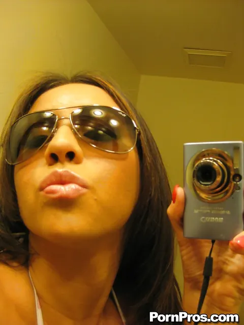 Brunette Latina Takes Mirror Selfies in the Bathroom – photo 3 of 16