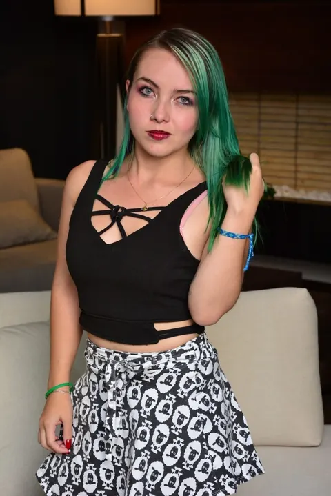 Kathy Violeta: Colombian Babe Shows Off Her Tattooed Body in a Thong – photo 14 of 17