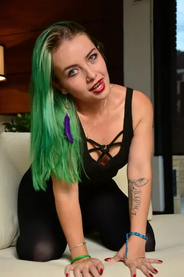 Colombian Babe Shows Off Her Tattooed Body in a Thong