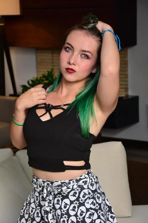 Kathy Violeta: Colombian Babe Shows Off Her Tattooed Body in a Thong – photo 13 of 17