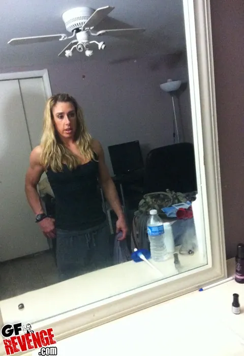 Thick Athletic Babe Fingers Her Shaved Pussy in the Bathroom – photo 13 of 16