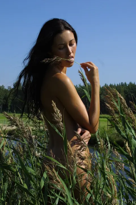 European Woman Poses Nude in the Open Air – photo 11 of 21