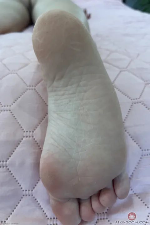 Kallie Taylor: Petite Blonde Spreads Her Hairy Pussy in Close-Up – photo 17 of 21