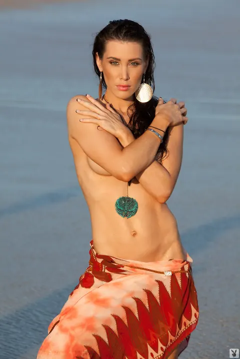 Kristy Joe Muller: Busty Brunette Poses Nude and Spreads Her Pussy on the Beach – photo 1 of 17