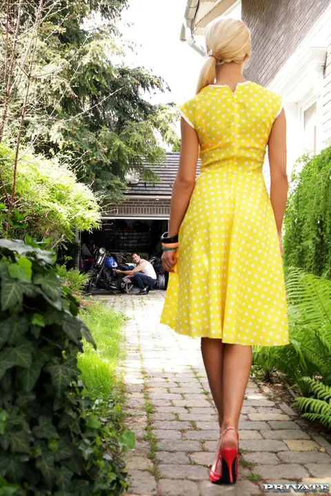 Cherry Kiss: Blonde in a Dress and Heels Takes Anal Outdoors – photo 19 of 20