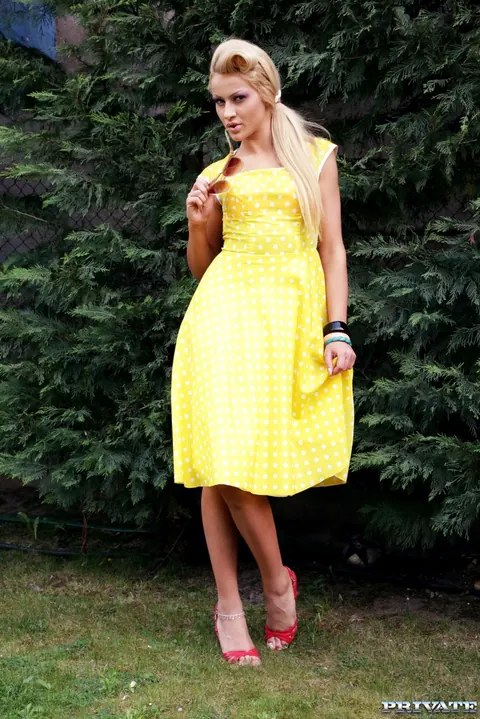 Cherry Kiss: Blonde in a Dress and Heels Takes Anal Outdoors – photo 2 of 20