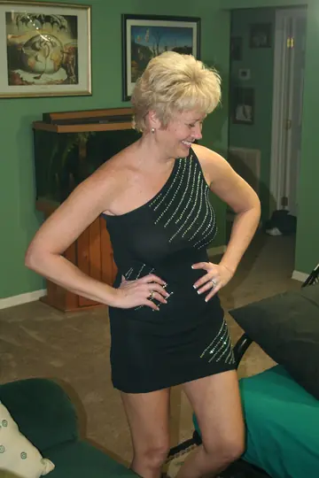 Tracy Lick – Tall Mature Blonde in Threesome with Toys