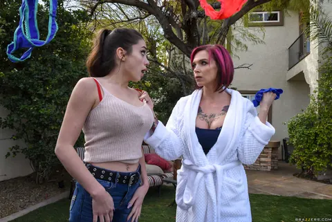Anna Bell Peaks: Busty Tattooed Brunette and Redhead MILF Kiss Outdoors – photo 12 of 21