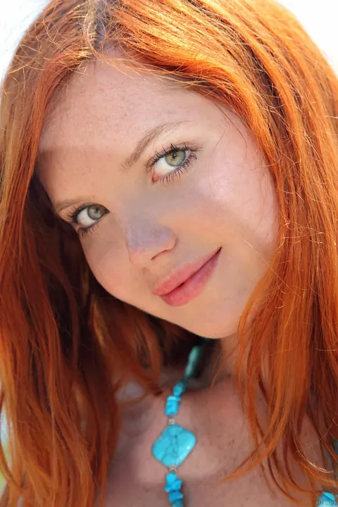 Sindi B: Busty Redhead Strips Naked on the Beach – photo 12 of 21