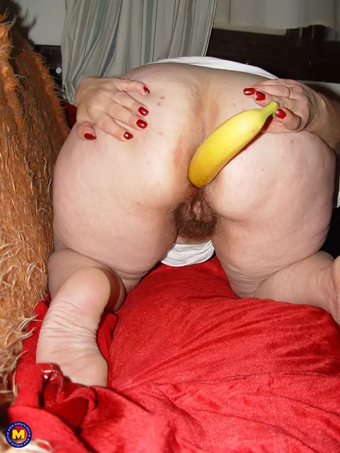 Thick Mature Redhead Masturbates with a Banana and Pisses – photo 13 of 21