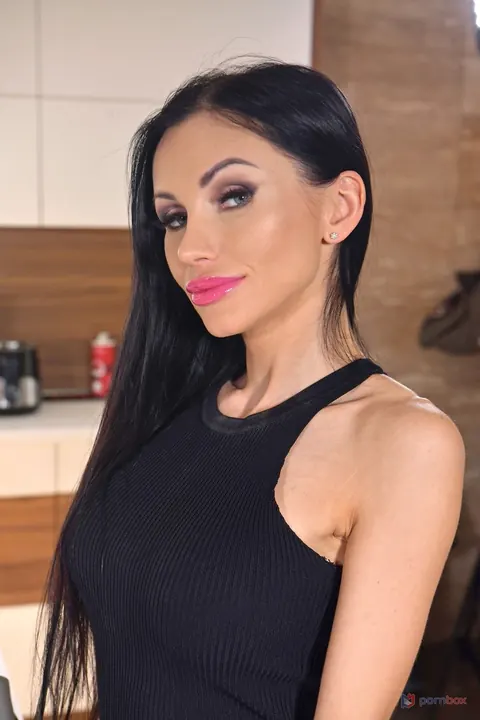 Sasha Rose: Slim Russian MILF Takes Interracial Anal and a Facial – photo 3 of 20