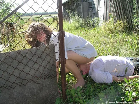 Busty Thick Woman in Pantyhose Facesits Man Outdoors – photo 2 of 15