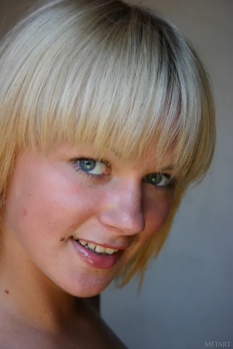 Anna Smart: Blonde with Big Tits Strips Out of Her Shorts and Spreads – photo 17 of 20