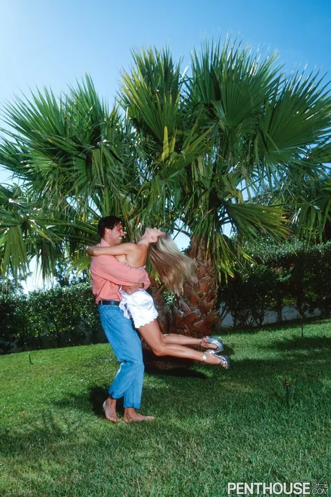 Adele Stephens: Busty Blonde Gives a Blowjob and Gets Eaten Outdoors – photo 6 of 16