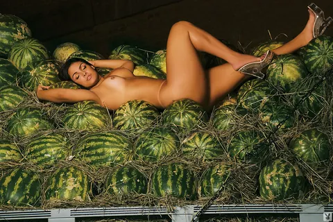 Andressa Soares: Curvy Latina with Big Tits Spreads Her Legs Outdoors in Heels – photo 12 of 16