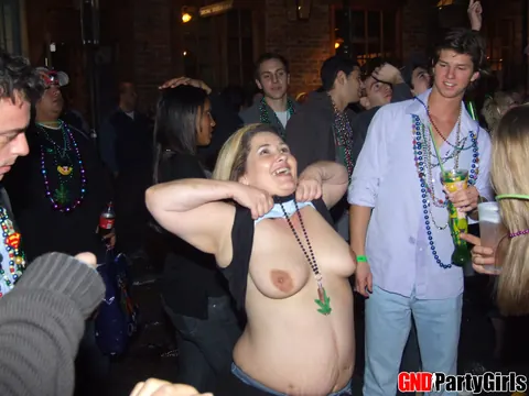 Busty Woman Flashes Her Pierced Tits in Jeans and Glasses – photo 12 of 12