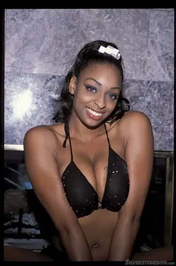 Carmen Hayes – Ebony MILF in a Bikini Gives a Double Blowjob and Takes Anal