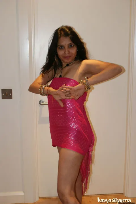 Kavya Sharma: Thick Indian MILF Shows Off Her Toes in an Off-the-Shoulder Dress – photo 10 of 12