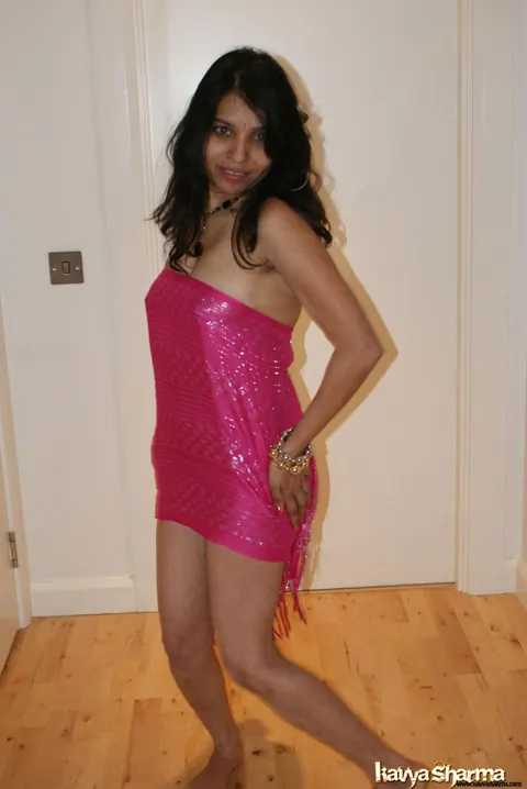 Kavya Sharma: Thick Indian MILF Shows Off Her Toes in an Off-the-Shoulder Dress – photo 6 of 12