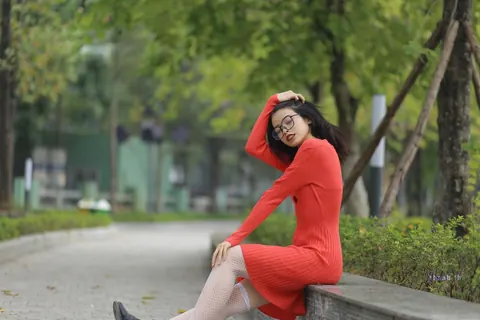 Petite Asian Woman in Glasses Undresses Outdoors – photo 18 of 21
