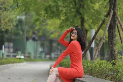Petite Asian Woman in Glasses Undresses Outdoors – photo 19 of 21