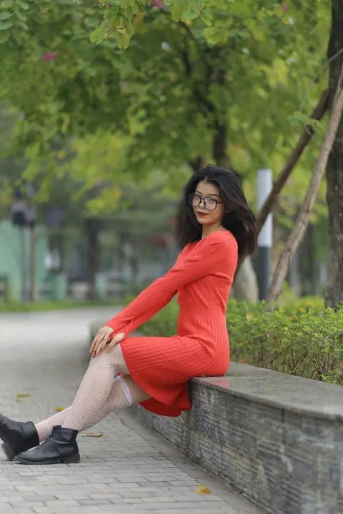 Petite Asian Woman in Glasses Undresses Outdoors – photo 13 of 21