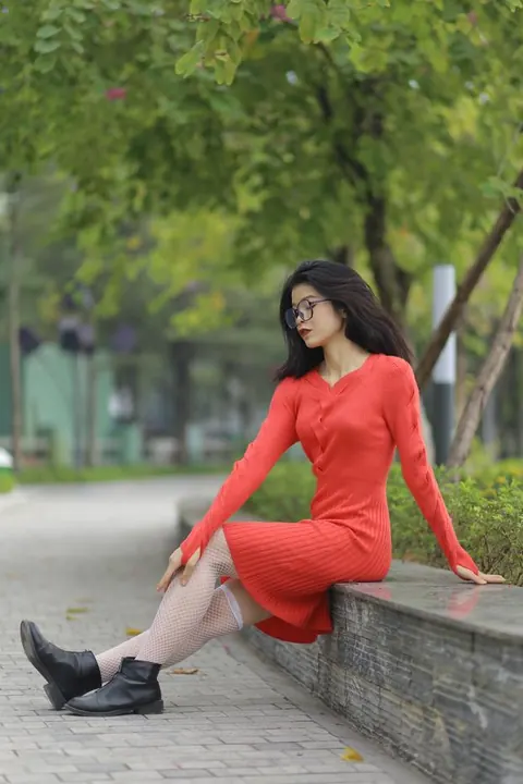 Petite Asian Woman in Glasses Undresses Outdoors – photo 14 of 21