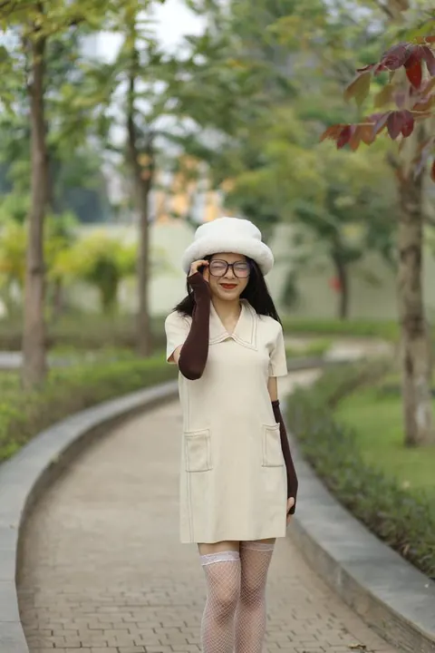 Petite Asian Woman in Glasses Undresses Outdoors – photo 5 of 21