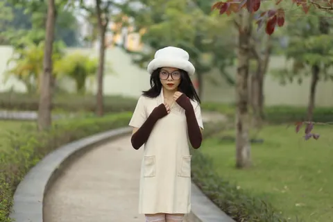 Petite Asian Woman in Glasses Undresses Outdoors – photo 1 of 21