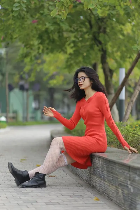 Petite Asian Woman in Glasses Undresses Outdoors – photo 15 of 21