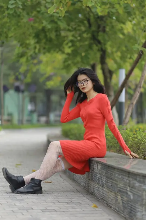 Petite Asian Woman in Glasses Undresses Outdoors – photo 16 of 21