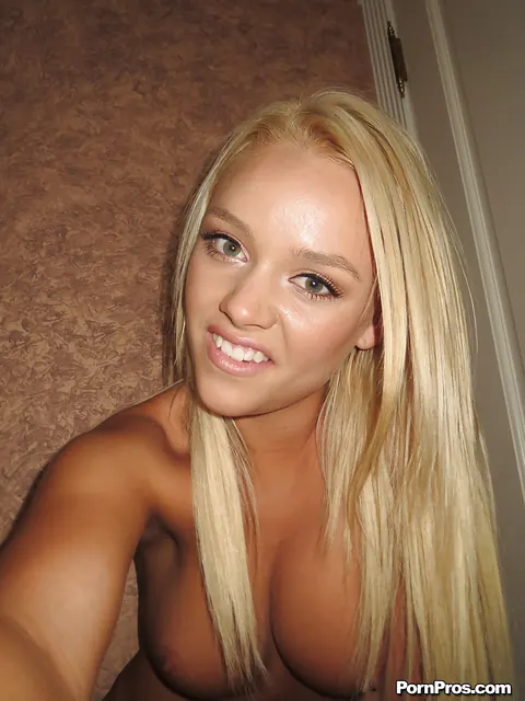 Alexis Monroe: Thick Blonde Babe with Big Tits Takes Mirror Selfies in Panties – photo 9 of 14