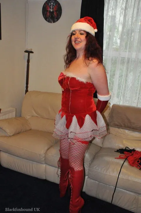 Redhead MILF with Big Natural Tits Bound and Gagged in Leather for Xmas – photo 8 of 16