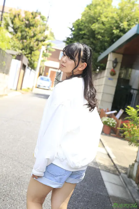 Makoto Shiraishi: Japanese Babe Rides Her Partner Anally in Shorts and Socks – photo 2 of 20