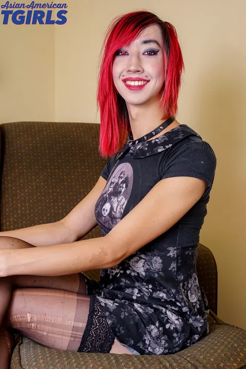 Slim Trans Woman Pulls Top Down and Strips Nude to Show Her Body – photo 5 of 16