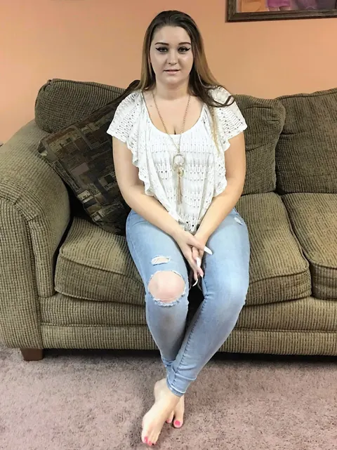 Dymond Rose: Tall Blonde BBW in Jeans Shows Her Big Natural Tits Before a Blowjob – photo 2 of 20