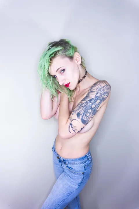 Kitty Quinn: Tattooed Latina MILF with Big Tits Flashes Her Ass in Jeans – photo 11 of 15