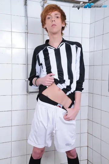 Two Slim Men Fuck in the Bathroom