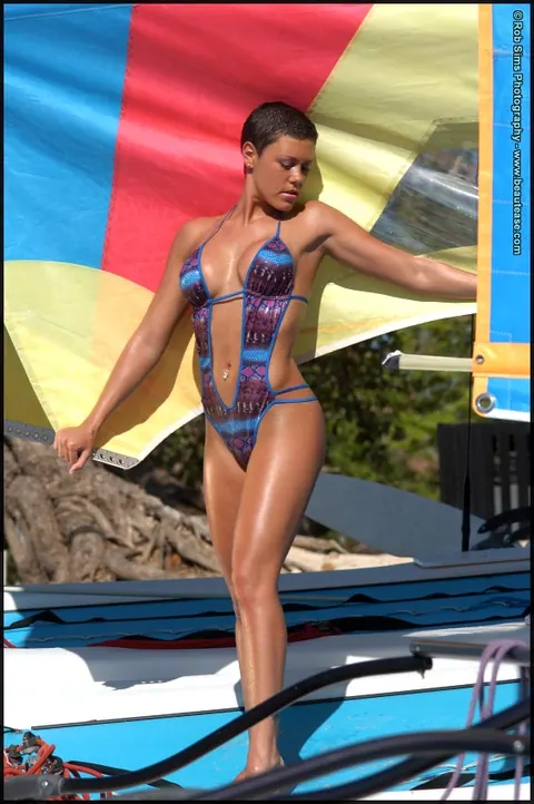 Thick Short-Haired Babe Strips Out of Her Bikini on the Beach – photo 1 of 15