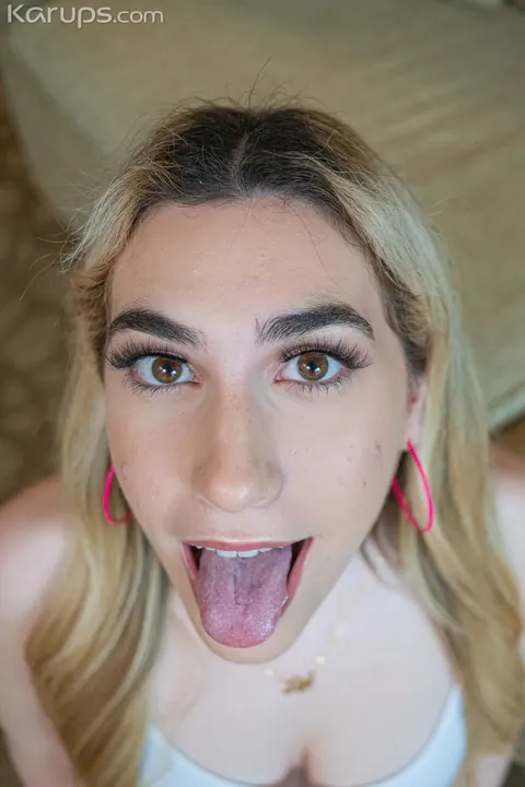Lexi Grey: Blonde Amateur Shows Off Her Big Natural Tits – photo 7 of 21
