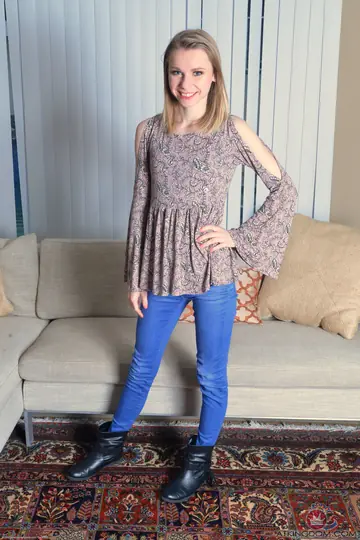 Catarina Petrov – Petite Russian Blonde Undresses to Show Her Shaved Pussy