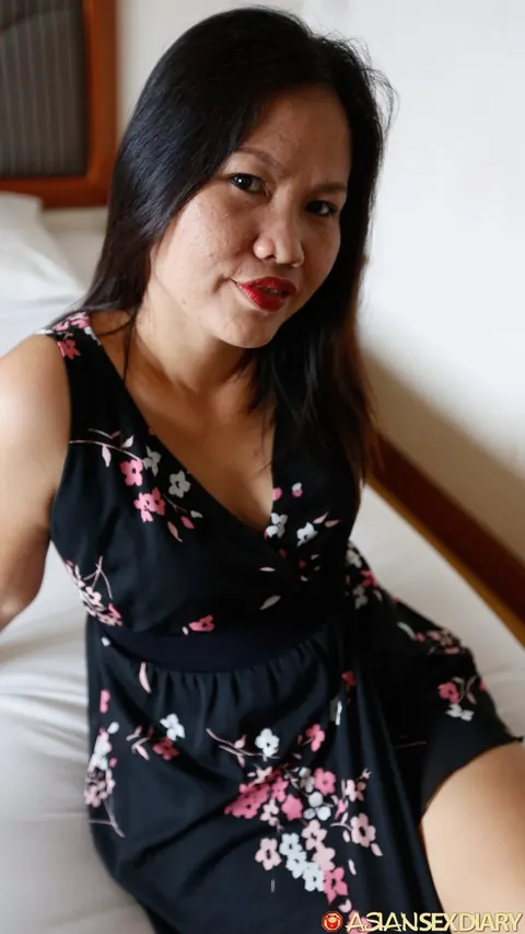 Asian MILF Takes It Doggy Style and Missionary – photo 1 of 20