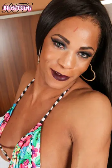 Ebony MILF and Trans Woman Strip Nude and Reveal Their Bodies
